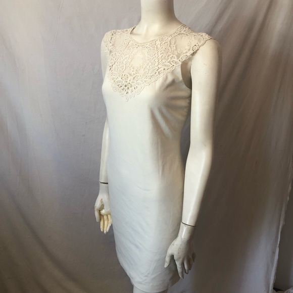 Ted Baker London Dresses & Skirts - Ted Baker London lace stretch dress